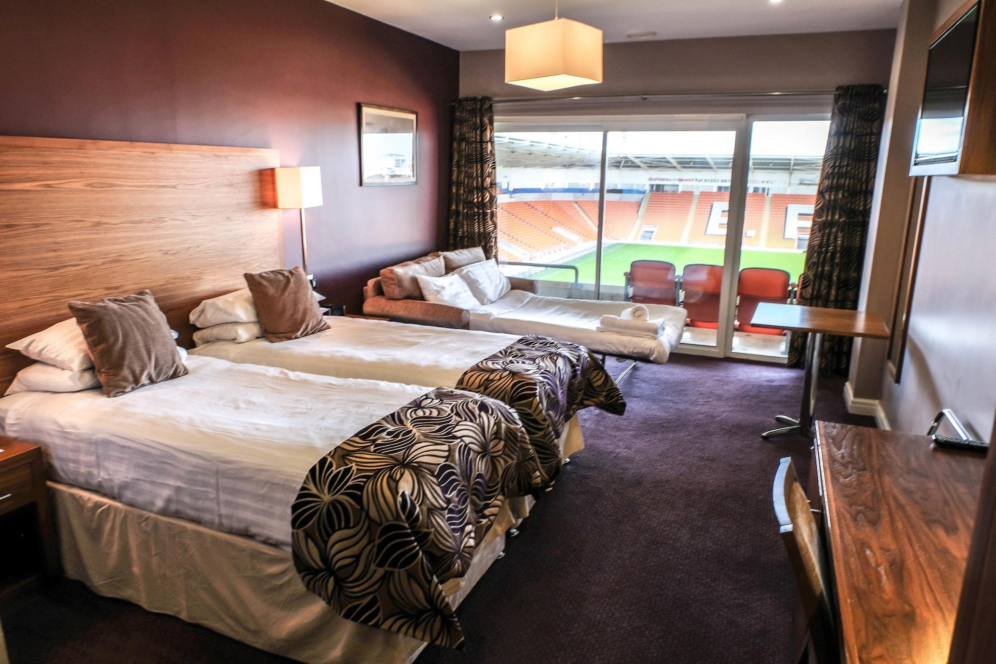 Blackpool Football Club Stadium Hotel, A Member Of Radisson Individuals מראה חיצוני תמונה